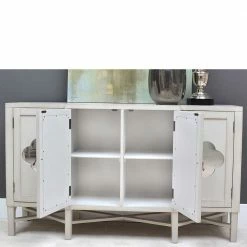 Vintage Türen-Kommode In Antikweiß - Anice 5 Vintage Türen-Kommode In Antikweiß - Anice -Landuva Shop vintage tueren kommode in antikweiss mit metallgriffen 4 tuerig anice 03