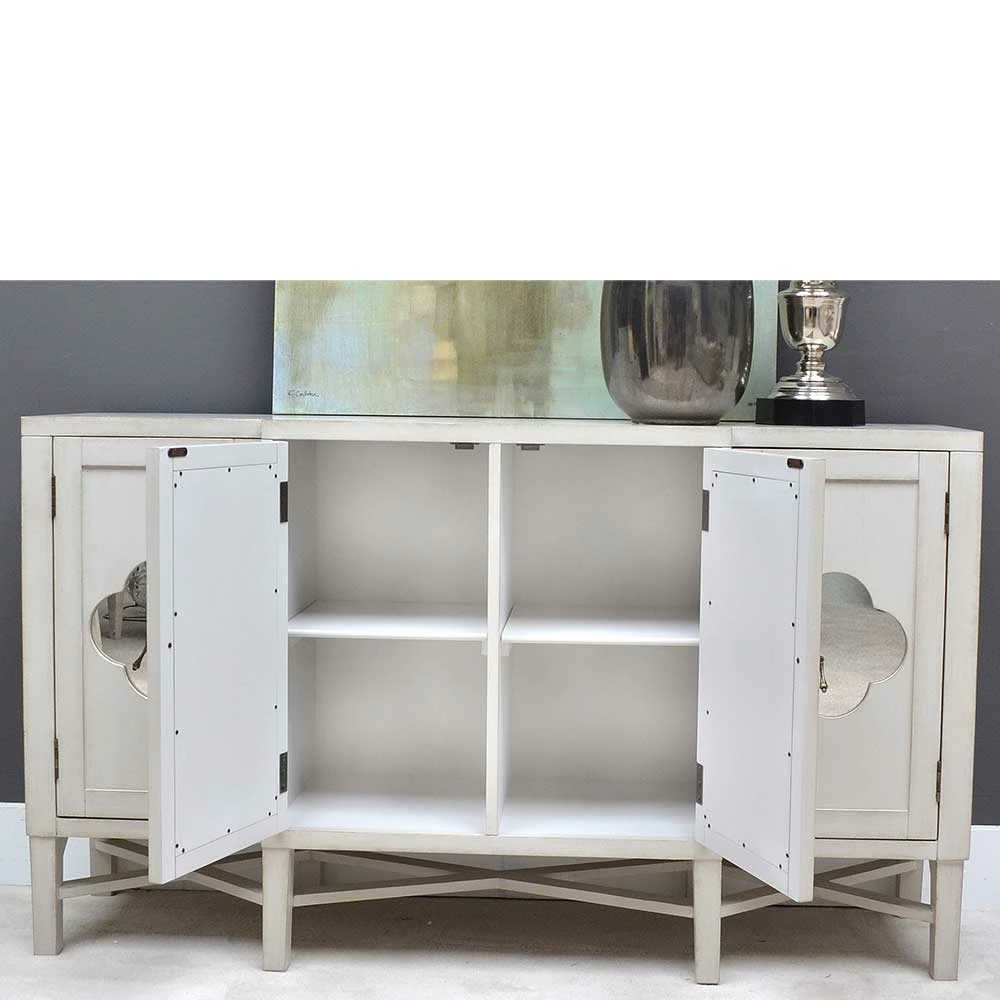 Vintage Türen-Kommode in Antikweiß - Anice Vintage Türen-Kommode In Antikweiß - Anice -Landuva Shop vintage tueren kommode in antikweiss mit metallgriffen 4 tuerig anice 03