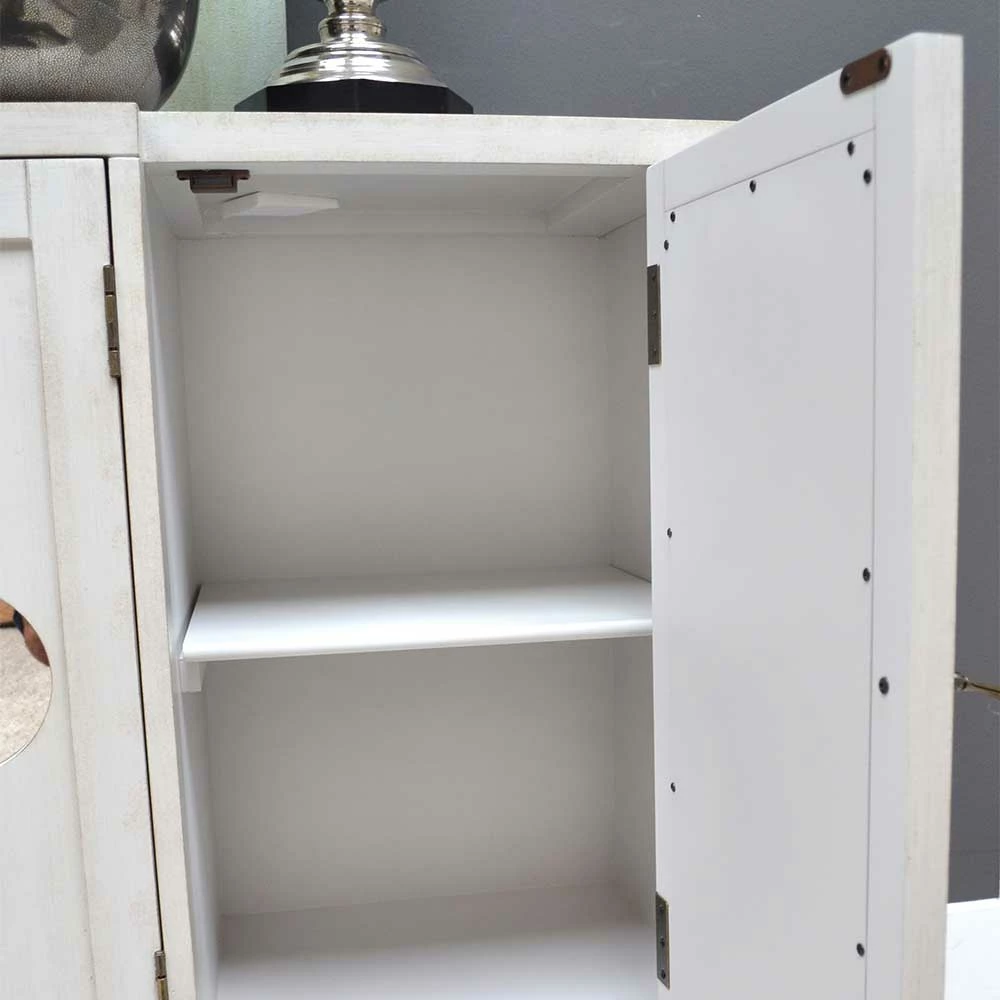 Vintage Türen-Kommode in Antikweiß - Anice Vintage Türen-Kommode In Antikweiß - Anice -Landuva Shop vintage tueren kommode in antikweiss mit metallgriffen 4 tuerig anice 04